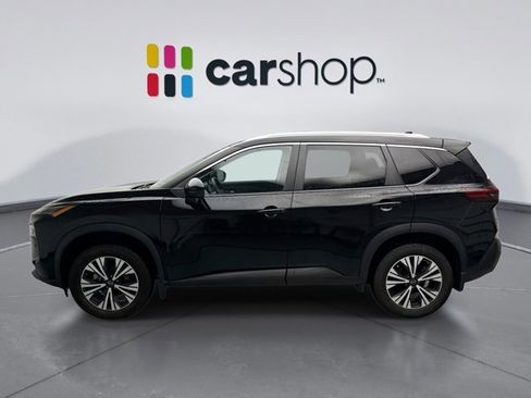 Used 2022 Nissan Rogue SV w/ SV Premium Package image 2