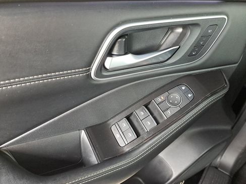 Used 2025 Nissan Rogue Platinum FWD image 36