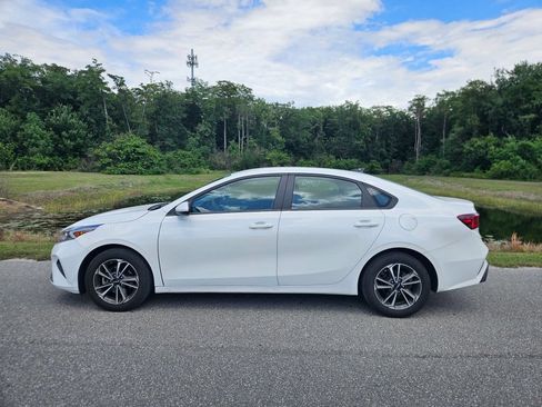 Used 2024 Kia Forte LXS FWD image 3