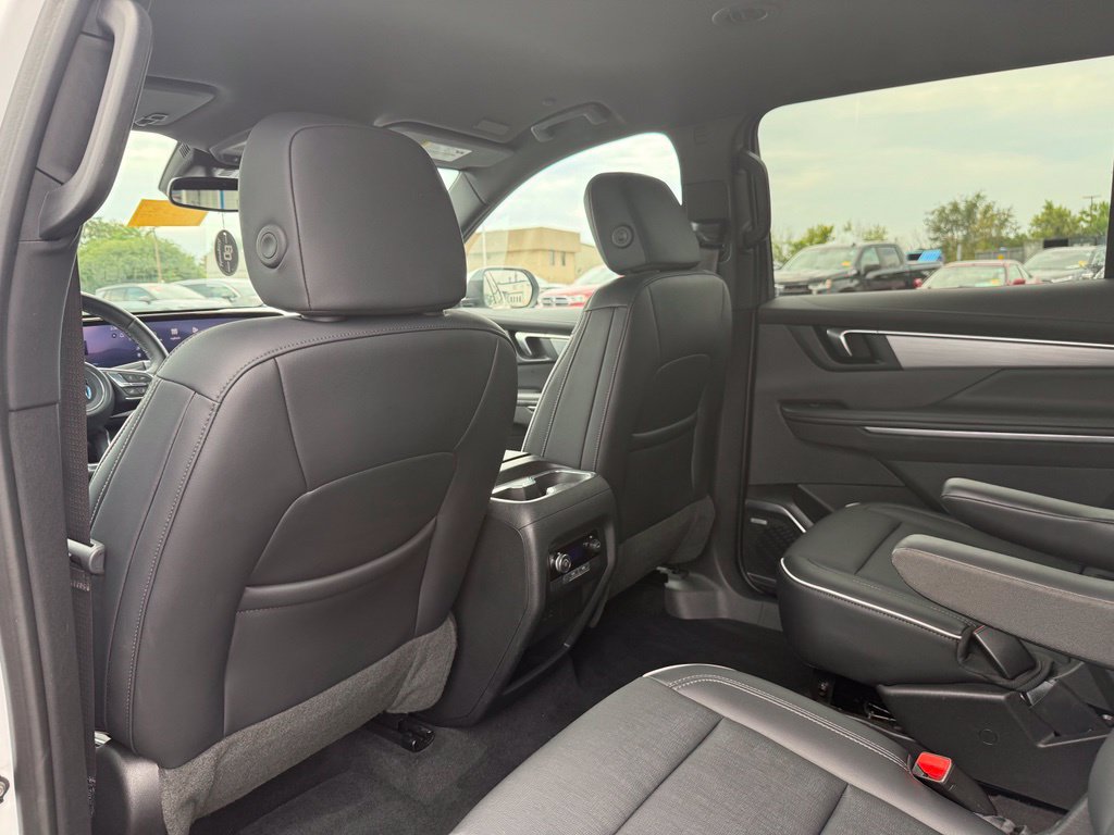 Used 2025 Buick Enclave Preferred AWD/4WD image 20