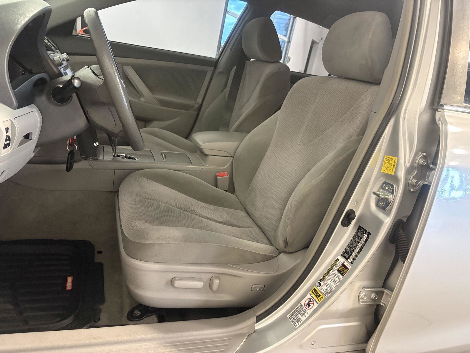Used 2011 Toyota Camry LE FWD image 17