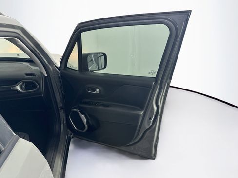 Used 2022 Jeep Renegade Latitude AWD/4WD image 33