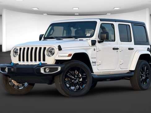 Used 2022 Jeep Wrangler Unlimited Sahara w/ Safety Group image 2