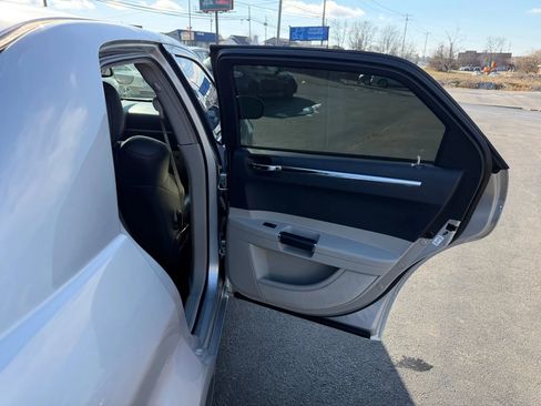 Used 2006 Chrysler 300 SRT8 w/ SRT Option Group II image 32