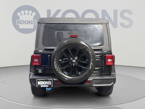 Used 2022 Jeep Wrangler Unlimited Sahara w/ Cold Weather Group AWD/4WD image 4