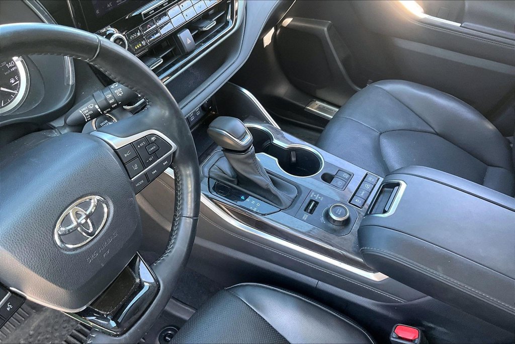 Used 2022 Toyota Highlander Platinum AWD/4WD image 18