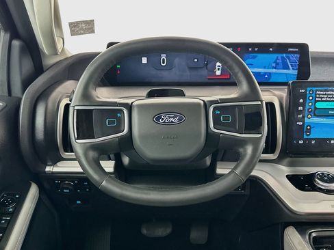Used 2025 Ford Expedition Active AWD/4WD image 18