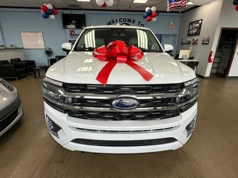 Used 2023 Ford Expedition Max Limited image 4