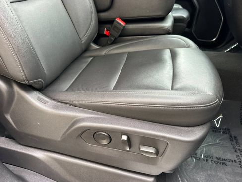 Certified 2025 GMC Sierra 1500 SLT RWD image 22