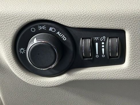 Used 2023 Chrysler Voyager LX FWD image 26
