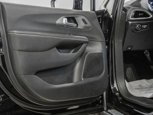 New 2026 Chrysler Pacifica Select image 39