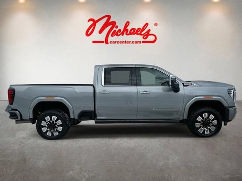Used 2025 GMC Sierra 3500 Denali w/ Technology Package AWD/4WD image 2