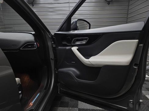 Used 2019 Jaguar F-PACE S AWD/4WD image 33