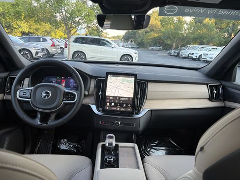 Certified 2026 Volvo XC90 B6 Plus AWD/4WD image 32