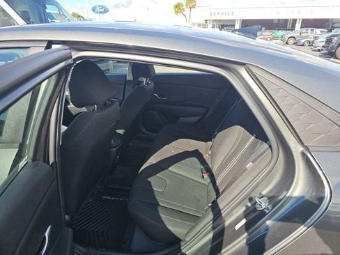 Used 2024 Hyundai Elantra SEL FWD image 9