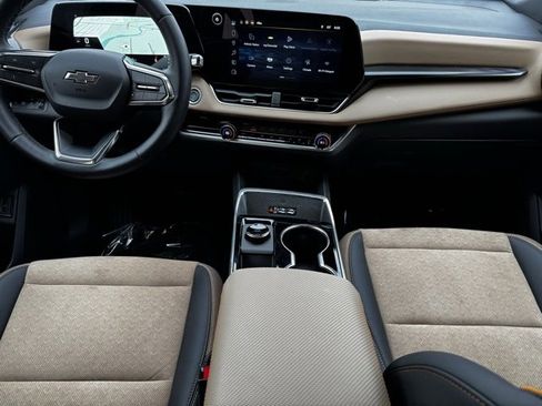 Used 2025 Chevrolet Equinox ACTIV image 9