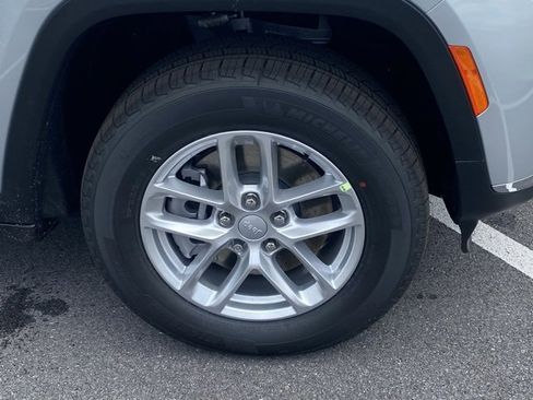 New 2025 Jeep Grand Cherokee L Laredo w/ Luxury Tech Group I image 11