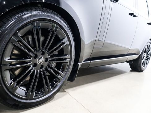 Used 2025 Land Rover Range Rover SE image 13