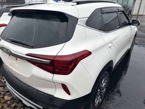 Used 2022 Kia Seltos EX image 4