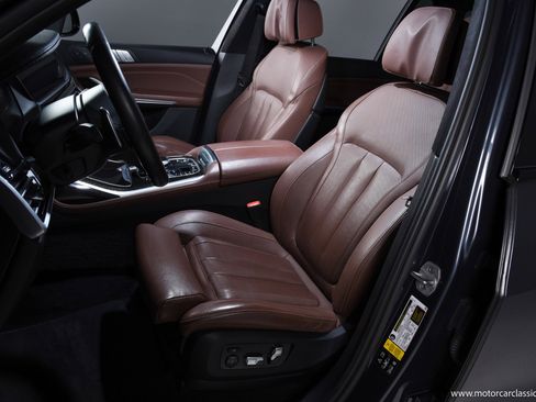 Used 2021 BMW X7 M50i image 21