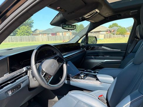 Used 2025 Cadillac Escalade IQ Luxury 2 AWD/4WD image 13