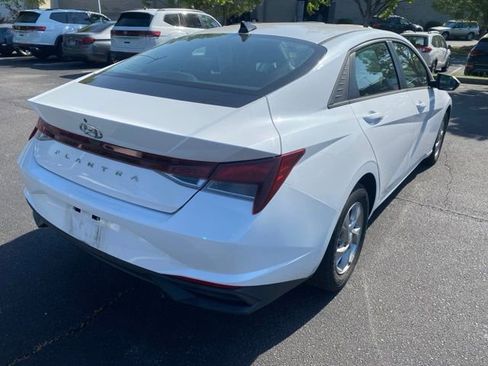 Used 2021 Hyundai Elantra SE FWD image 4