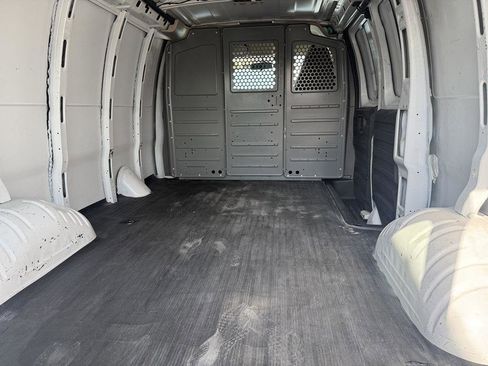 Used 2022 Chevrolet Express 2500 w/ Driver Convenience Package RWD image 9