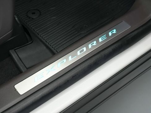 Certified 2023 Ford Explorer Platinum w/ Technology Package image 26