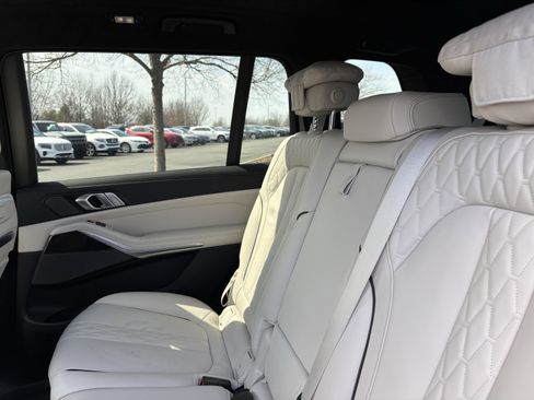 Used 2026 BMW X7 M60i image 33