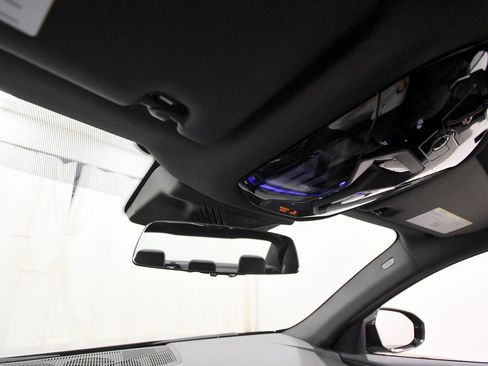 Used 2024 BMW 540i xDrive w/ Premium Package image 28