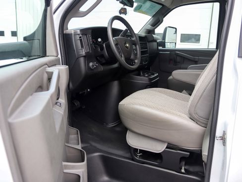 Used 2024 Chevrolet Express 3500 w/ Power Convenience Package image 13