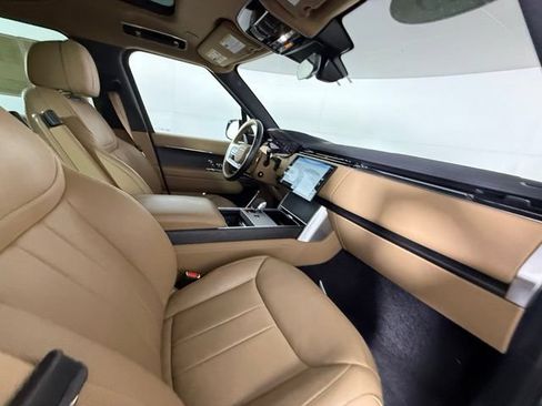 Used 2025 Land Rover Range Rover SE AWD/4WD image 43