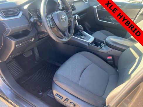 Used 2021 Toyota RAV4 XLE image 17