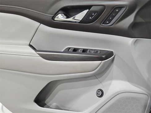 Used 2023 GMC Acadia SLT w/ Technology Package image 28