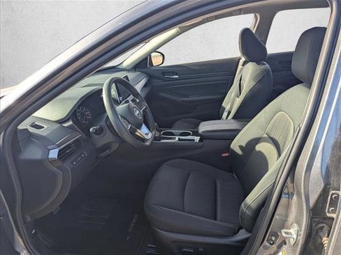 Used 2024 Nissan Altima 2.5 SV image 9