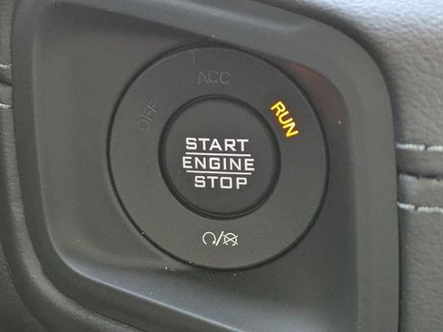 New 2025 Jeep Gladiator Sport image 25