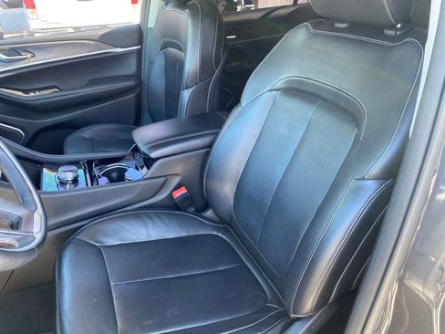 Used 2022 Jeep Grand Cherokee L Limited w/ Black Appearance Package AWD/4WD image 12