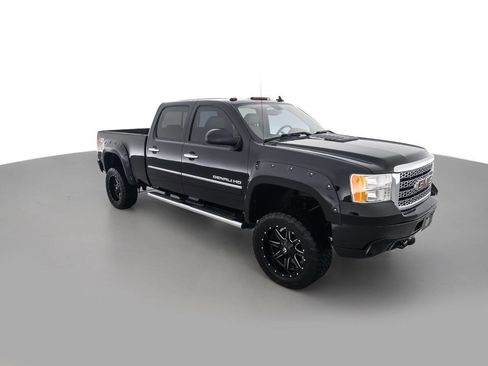 Used 2013 GMC Sierra 2500 Denali w/ Suspension Package, Off-Road AWD/4WD image 3