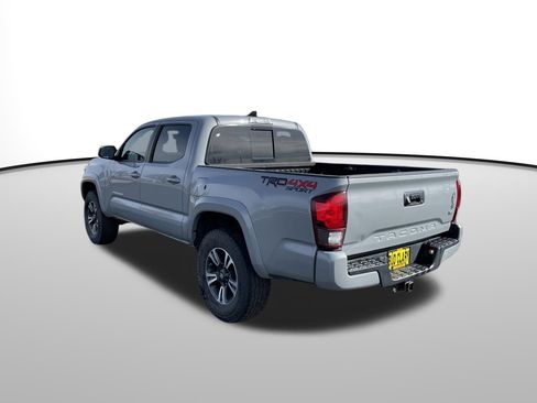 Used 2018 Toyota Tacoma TRD Sport image 7