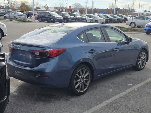 Used 2018 MAZDA MAZDA3 Touring image 11