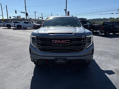 Used 2024 GMC Sierra 1500 AT4 w/ Technology Package AWD/4WD image 8