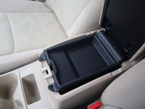 Used 2015 Nissan Rogue SV w/ SV Moonroof Package image 73