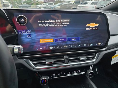 New 2026 Chevrolet Equinox EV LT image 25