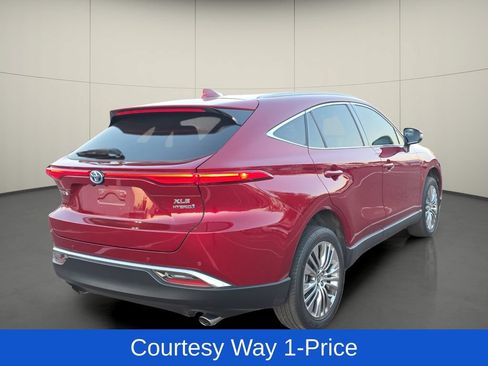 Used 2022 Toyota Venza XLE AWD/4WD image 9