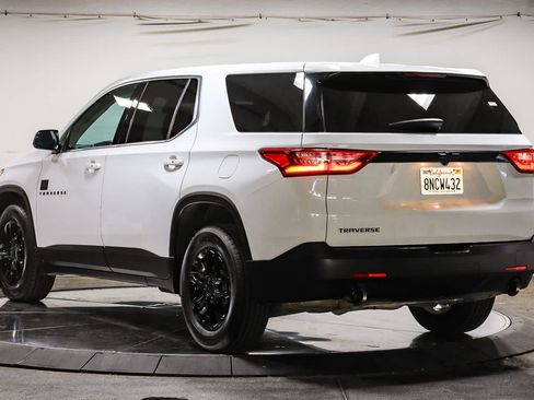 Used 2020 Chevrolet Traverse LS FWD image 2