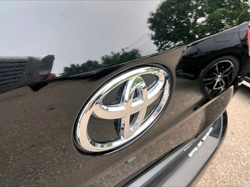 Certified 2024 Toyota Highlander XLE AWD/4WD image 30