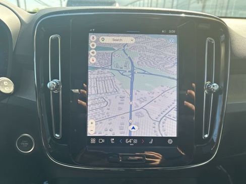 Used 2025 Volvo XC40 B5 Plus AWD/4WD image 22
