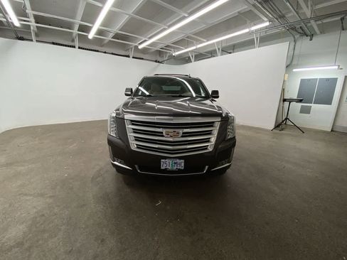 Used 2020 Cadillac Escalade Platinum image 9