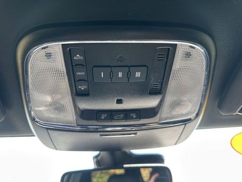Used 2020 Dodge Durango R/T w/ Technology Group AWD/4WD image 9
