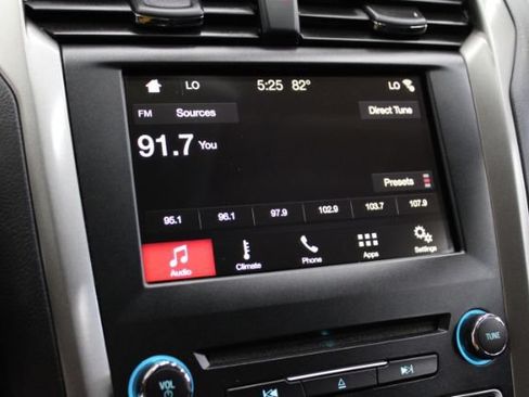 Used 2018 Ford Fusion SE FWD image 17